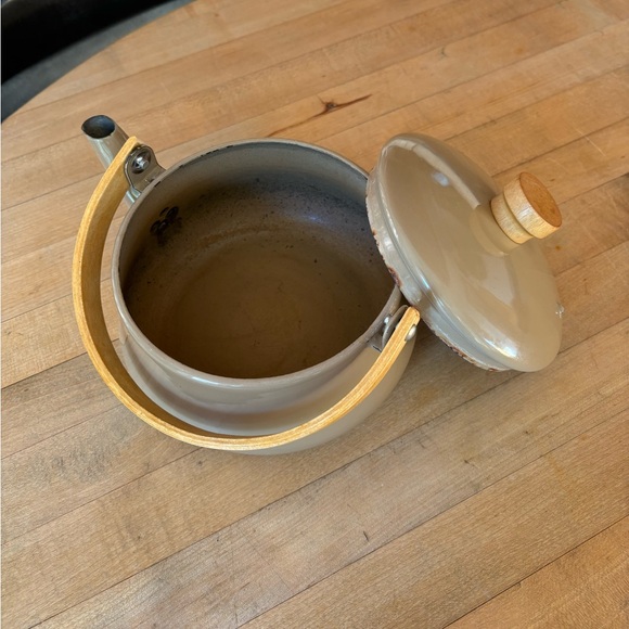 Vintage Enameled Kettle with Bentwood Handle - Picture 6 of 12